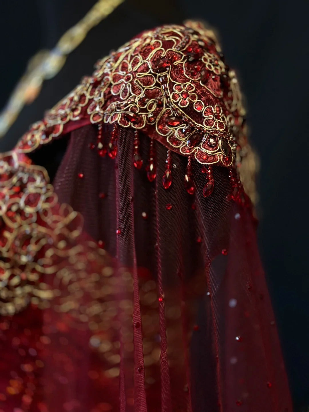 Vintage 90s Prom Dresses Ball Gown Straps Burgundy Tulle With Gold Beading Cape Party Gown Formal Outfits RB6126