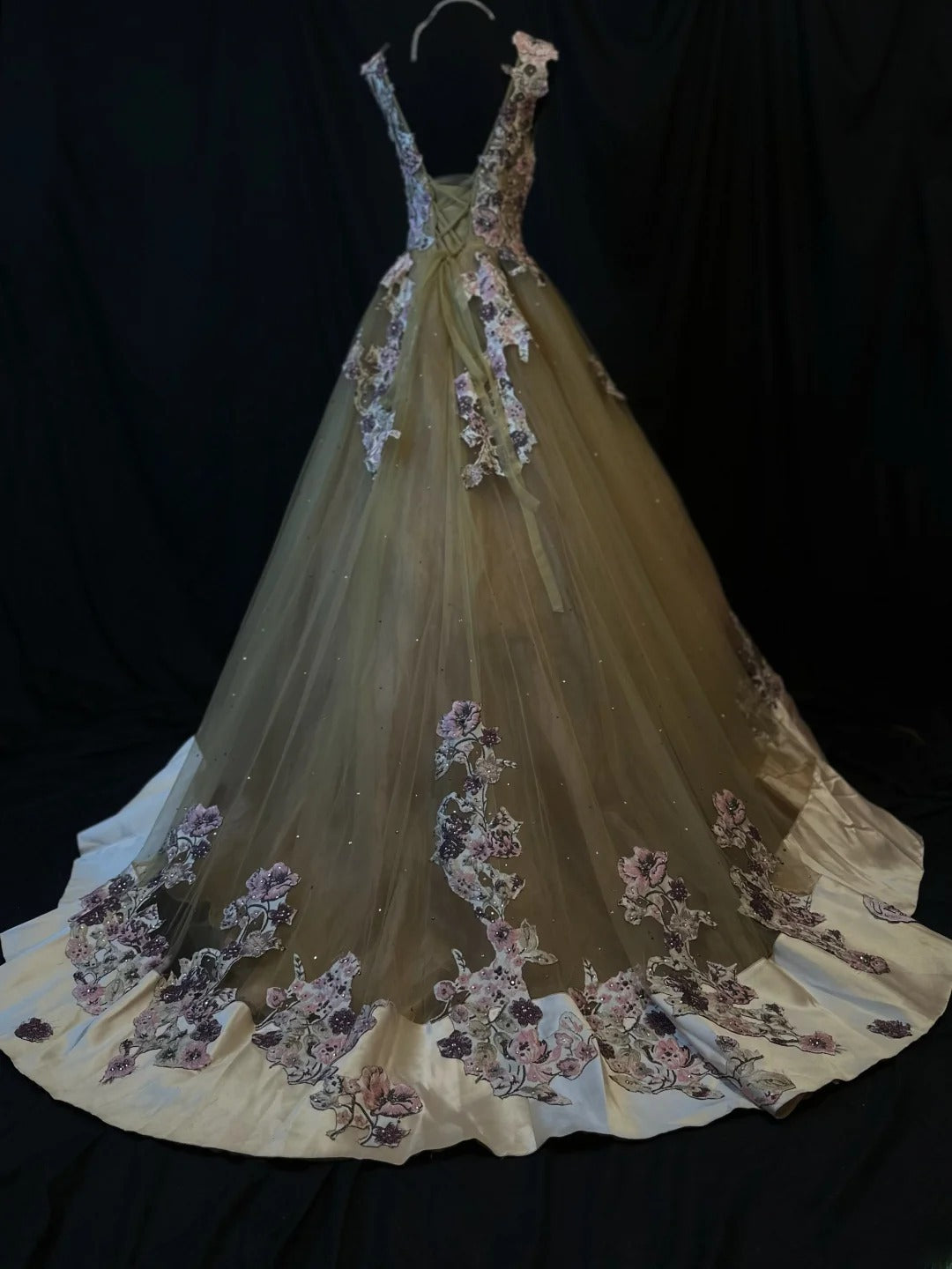 Vintage 90s Prom Dresses Ball Gown V Neck Olive Green Tulle With Appliqued Party Gown Formal Outfits RB6128