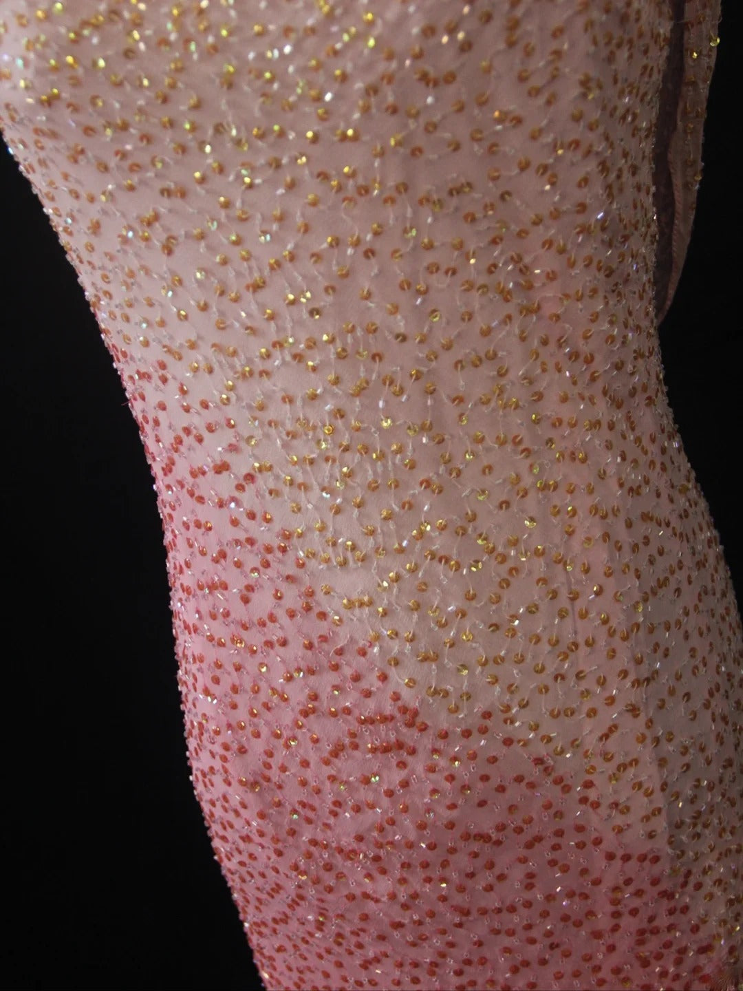 Robe de bal longue rose vintage à col bénitier et corsage orné de perles, idéale pour un 20e anniversaire ou une soirée élégante (AS287)