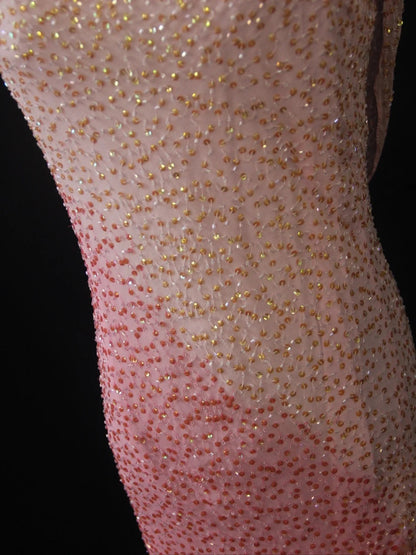 Robe de bal longue rose vintage à col bénitier et corsage orné de perles, idéale pour un 20e anniversaire ou une soirée élégante (AS287)