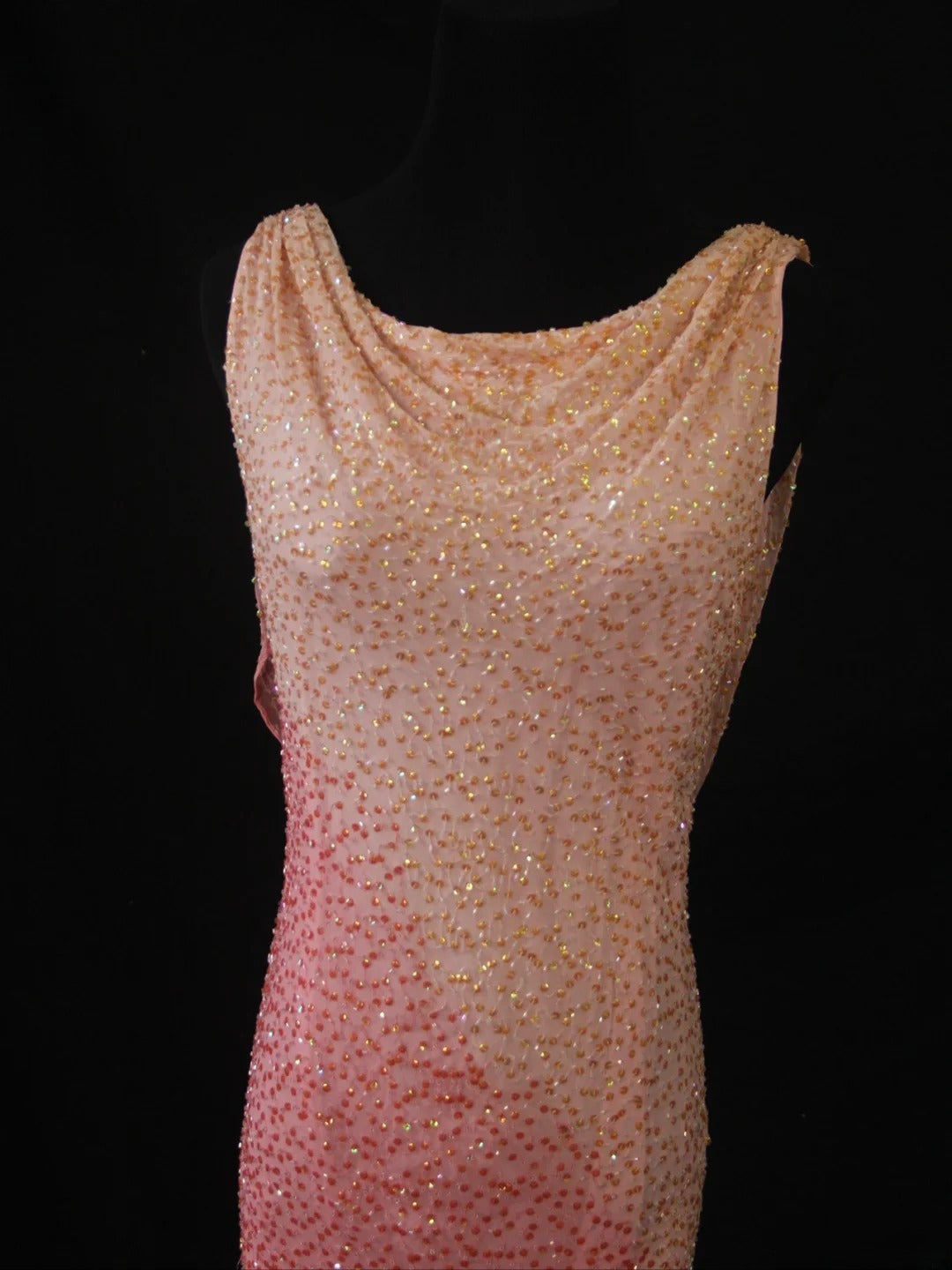 Robe de bal longue rose vintage à col bénitier et corsage orné de perles, idéale pour un 20e anniversaire ou une soirée élégante (AS287)