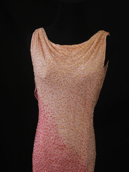 Robe de bal longue rose vintage à col bénitier et corsage orné de perles, idéale pour un 20e anniversaire ou une soirée élégante (AS287)