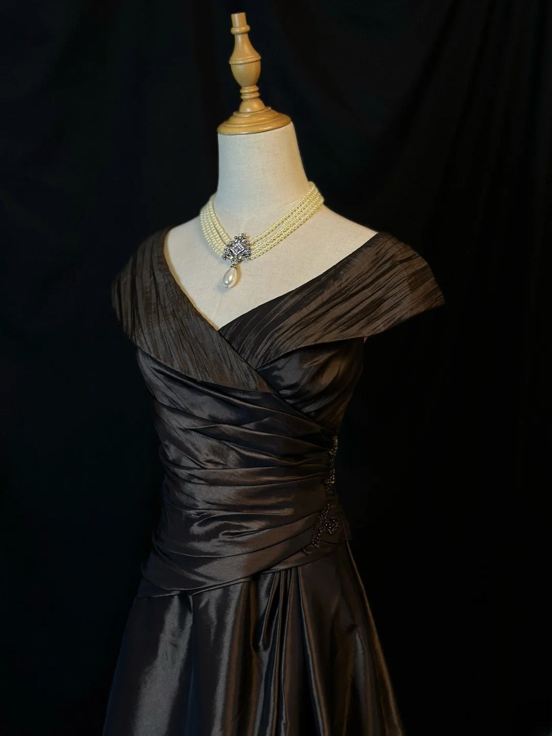 Modest Prom Dresses A line Off The Shoulder Black Satin With Ruffled Long Night Evening Formal Outfits RB6129