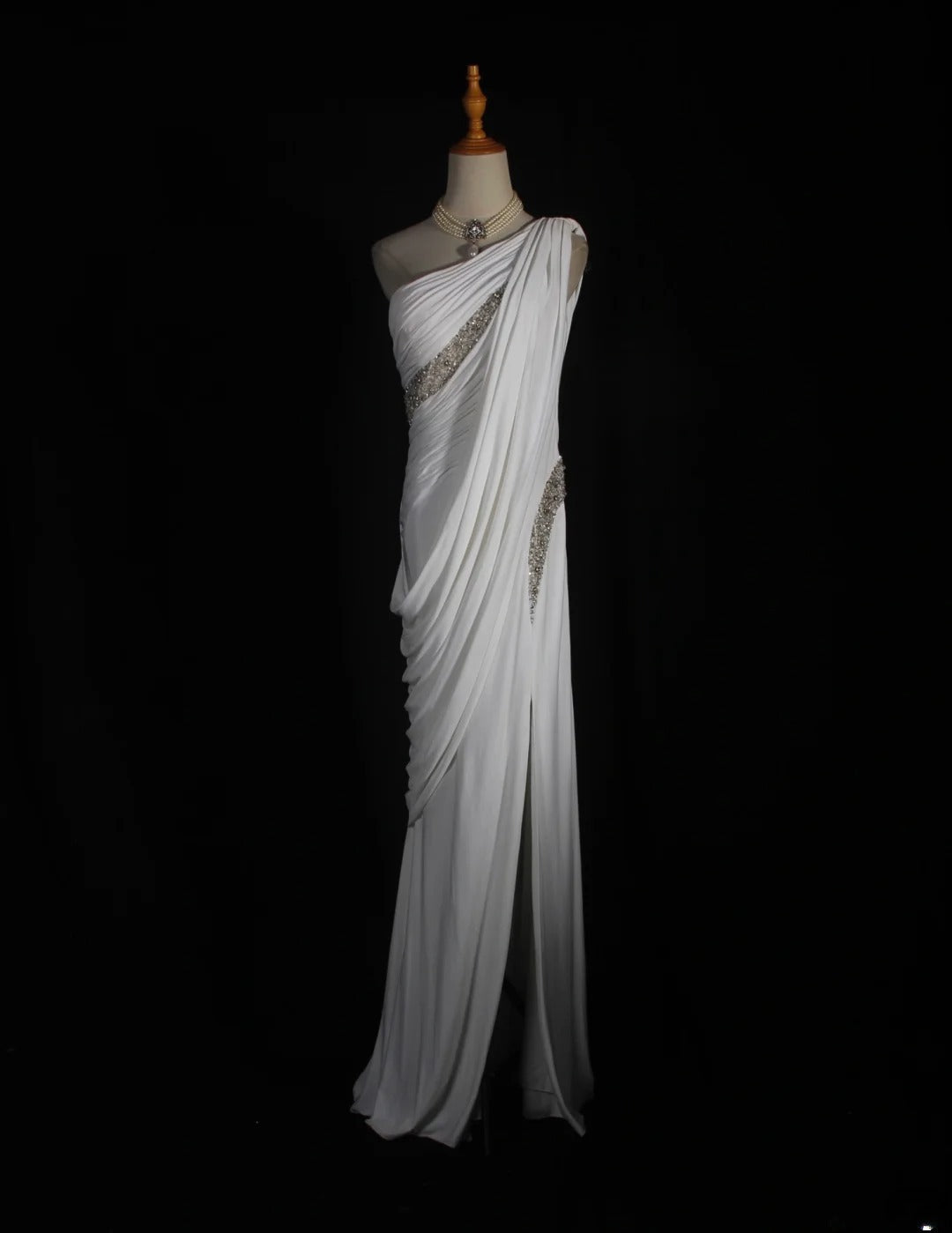 Retro-Etui-Kleid im 90er-Jahre-Stil aus weißem Chiffon mit Perlenbesatz und One-Shoulder-Ausschnitt – langes Ballkleid, Inspiration für den 18. Geburtstag, formelles Abendkleid AS293