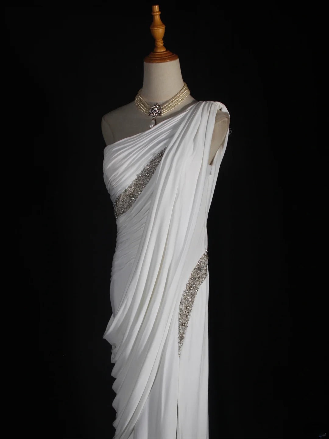 Retro-Etui-Kleid im 90er-Jahre-Stil aus weißem Chiffon mit Perlenbesatz und One-Shoulder-Ausschnitt – langes Ballkleid, Inspiration für den 18. Geburtstag, formelles Abendkleid AS293
