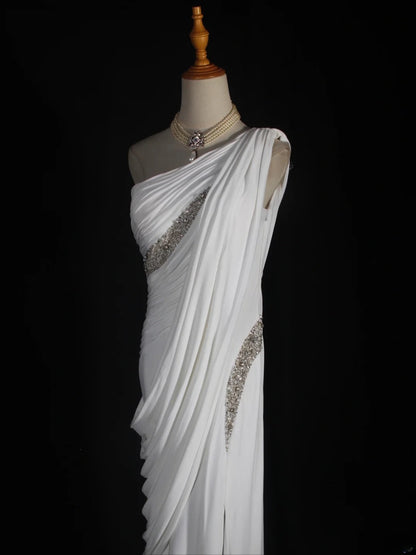 Retro-Etui-Kleid im 90er-Jahre-Stil aus weißem Chiffon mit Perlenbesatz und One-Shoulder-Ausschnitt – langes Ballkleid, Inspiration für den 18. Geburtstag, formelles Abendkleid AS293