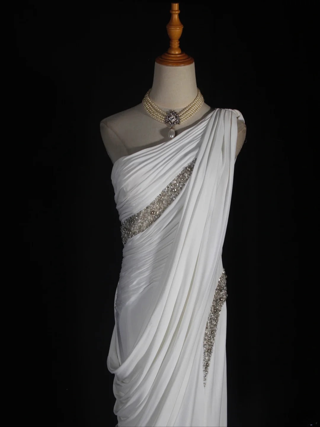 Retro-Etui-Kleid im 90er-Jahre-Stil aus weißem Chiffon mit Perlenbesatz und One-Shoulder-Ausschnitt – langes Ballkleid, Inspiration für den 18. Geburtstag, formelles Abendkleid AS293