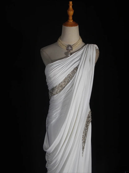 Retro-Etui-Kleid im 90er-Jahre-Stil aus weißem Chiffon mit Perlenbesatz und One-Shoulder-Ausschnitt – langes Ballkleid, Inspiration für den 18. Geburtstag, formelles Abendkleid AS293