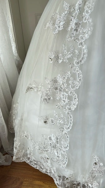 Timeless Wedding Dress Ball Gown Halter White Tulle With Appliques Lace Long Bridal Gown RC0629