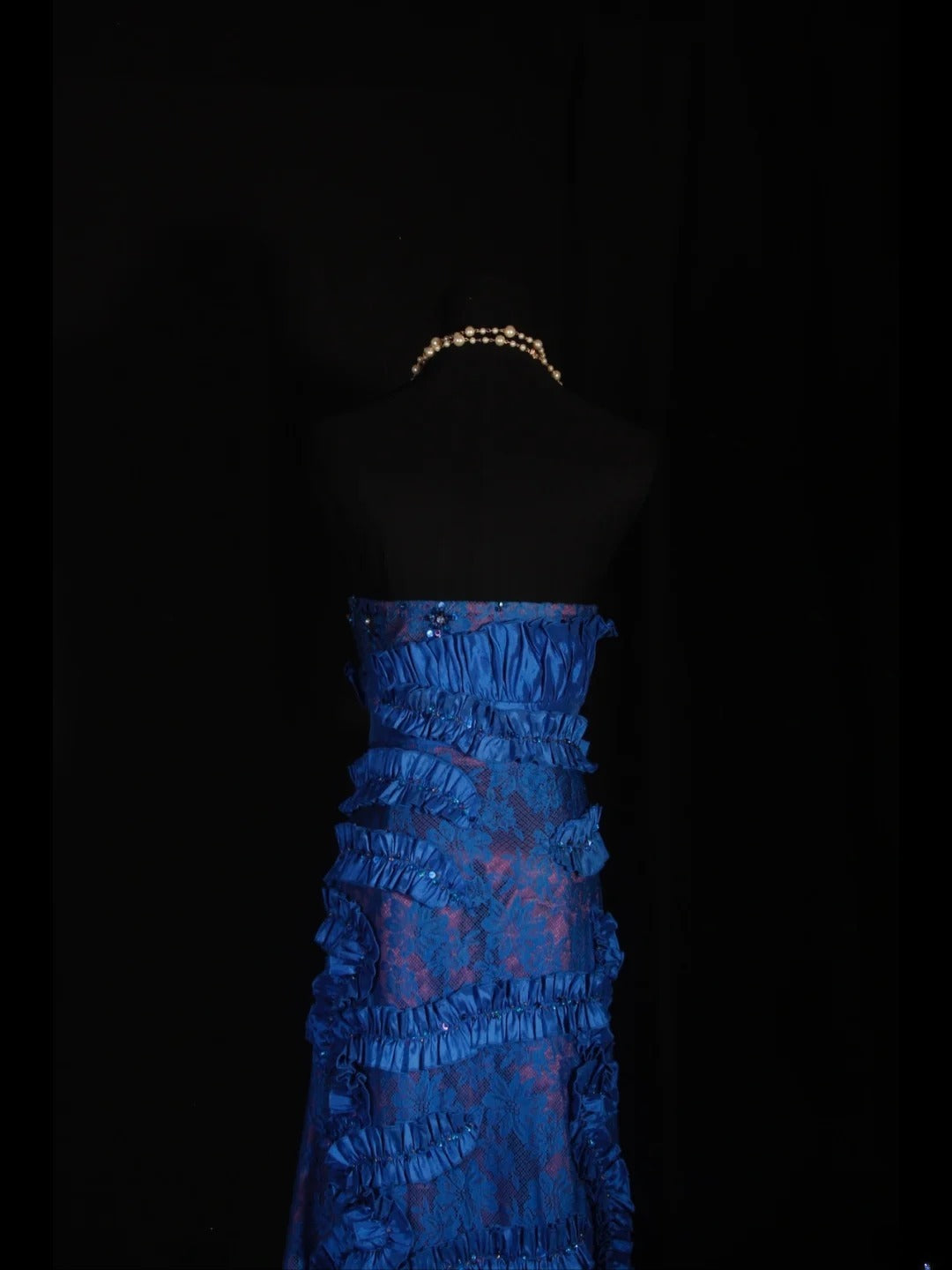 Vintage A-Linien-Abendkleid aus königsblauem Satin im Stil der 1960er Jahre mit Spitzen- und Perlenoberteil – ein beeindruckendes Outfit für den 18. Geburtstag (AS297).
