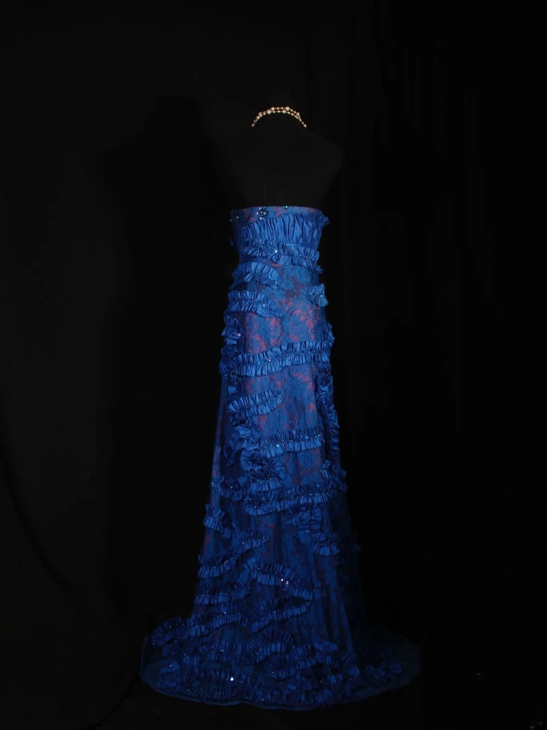 Vintage A-Linien-Abendkleid aus königsblauem Satin im Stil der 1960er Jahre mit Spitzen- und Perlenoberteil – ein beeindruckendes Outfit für den 18. Geburtstag (AS297).