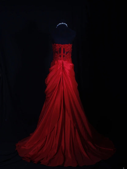 Vintage Meerjungfrauen-Abendkleid aus rotem Satin im Stil der 1970er Jahre mit Spitzen- und Perlenoberteil – Inspiration für den 18. Geburtstag – Abendkleid AS298