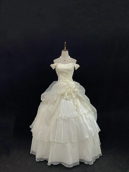 Vintage 70s Ball Gown Off The Shoulder Ivory Tulle Sweep Train With Tiered Layers Flowers Brides Gown Bridal Dress Wedding Dresses RB7748