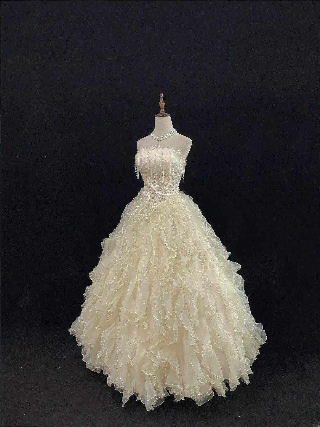 Cute Ball Gowns Strapless Ivory Tulle Sleeveless Poofy Long With Tiered Layers Quince Dress inspo Quinceanera Dresses Vestidos De 16 anos RB7749
