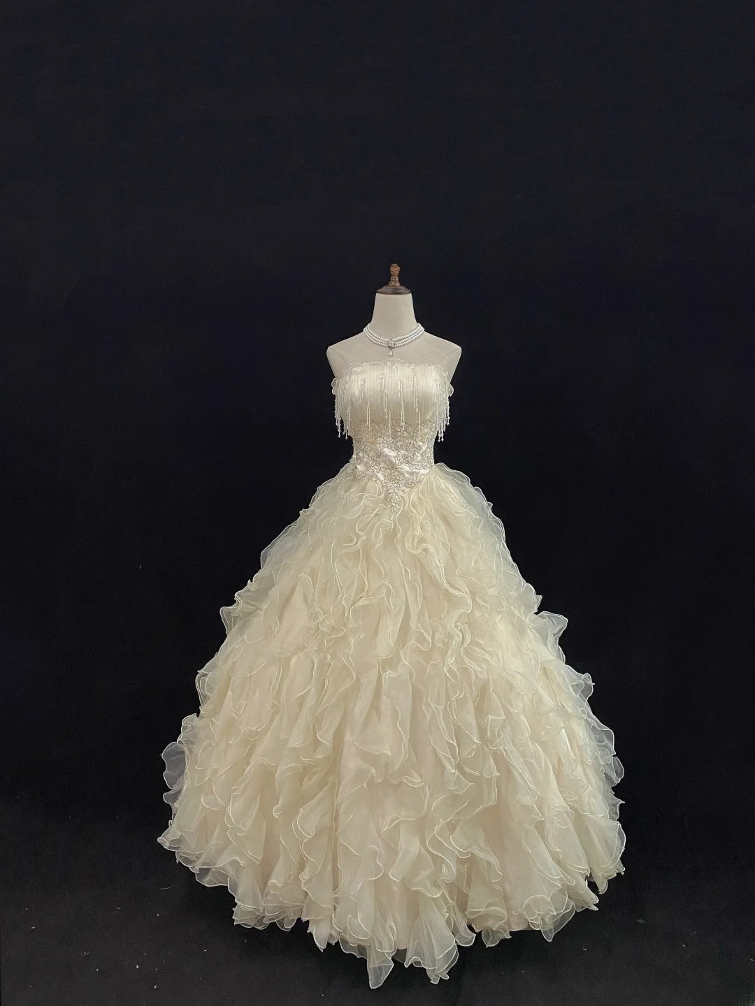 Cute Ball Gowns Strapless Ivory Tulle Sleeveless Poofy Long With Tiered Layers Quince Dress inspo Quinceanera Dresses Vestidos De 16 anos RB7749