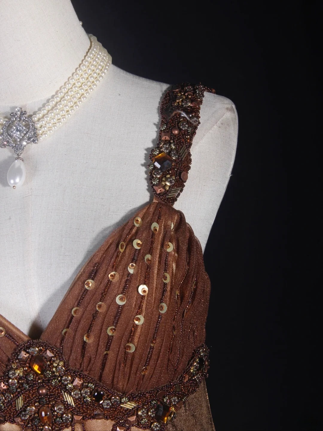 Robe de bal longue vintage années 80, coupe trapèze, bustier cœur, en tulle orné de perles. Idéale pour un 20e anniversaire. Robe de soirée AS301