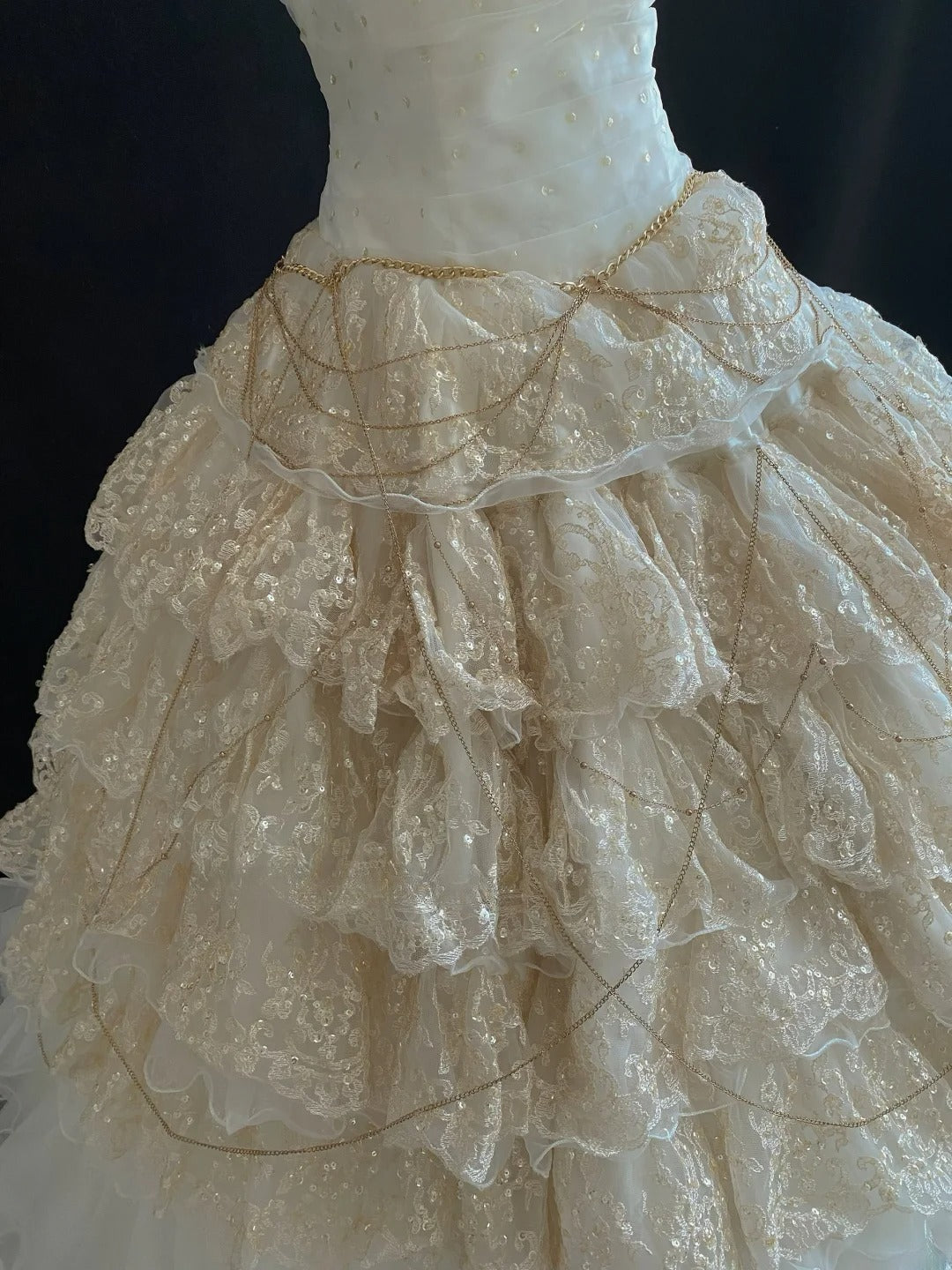 Vintage 70s Ball Gown Strapless Ivory Tulle Gold Lace Sweep Train With Tiered Layers Brides Gown Bridal Dress Wedding Dresses RB7755