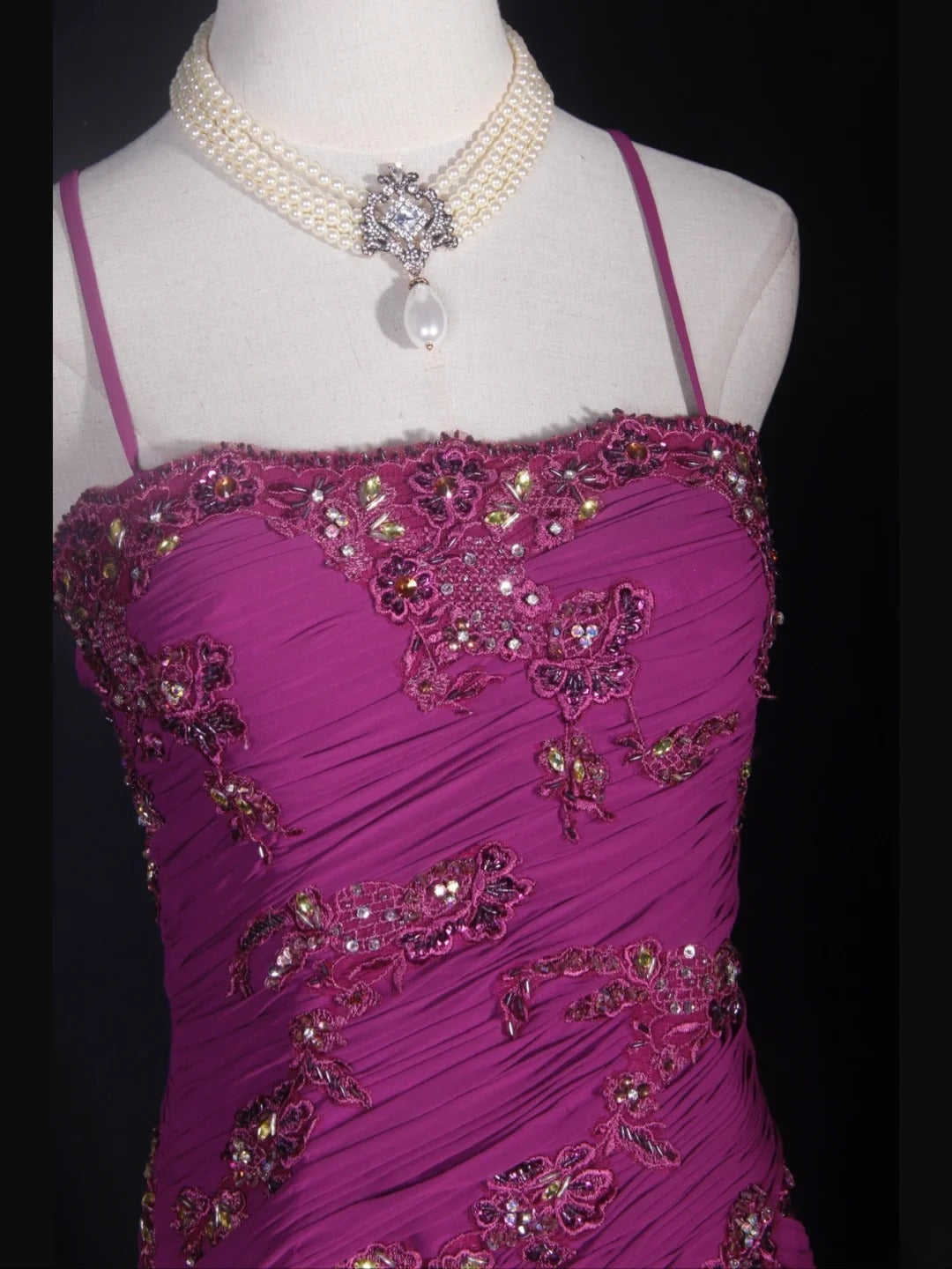 Vintage A-Linien-Abendkleid im 70er-Jahre-Stil mit Spaghettiträgern, weinrotem Chiffon und Perlen – Inspiration für das Outfit zum 20. Geburtstag, festliche Abendkleider AS306