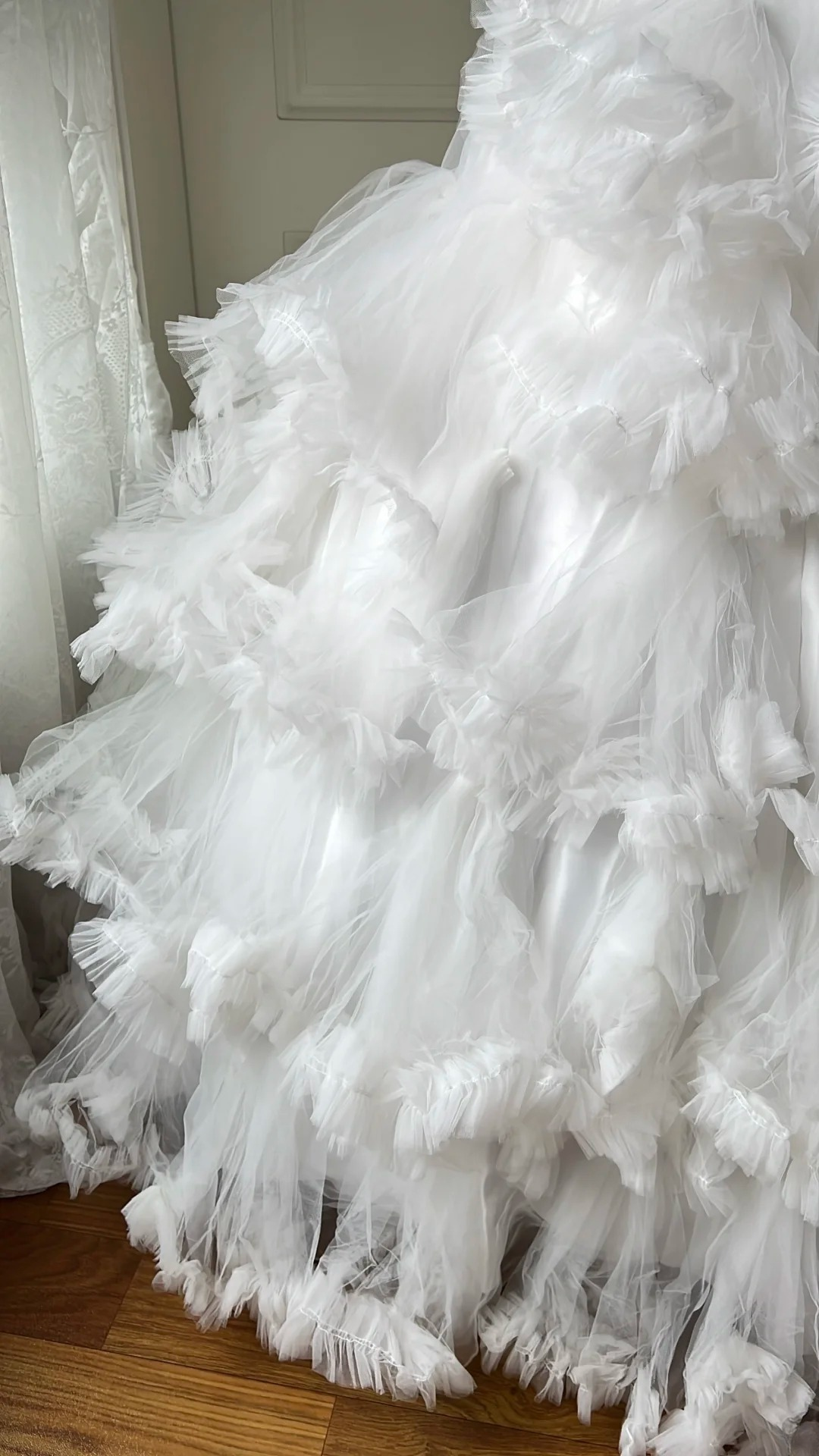 Sweet 15 Quinceanera Dress Ball Gown Strapless White Tulle With Tiered Layers Long 16th Birthday Outfits RC0639