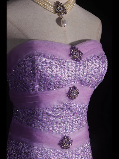 Vintage 70er-Jahre Ballkleid mit Herzausschnitt, lilafarbenem, perlenbesetztem Oberteil, plissiertem Rock, langem Schnitt, perfektes Outfit für den 21. Geburtstag, Modell AS310