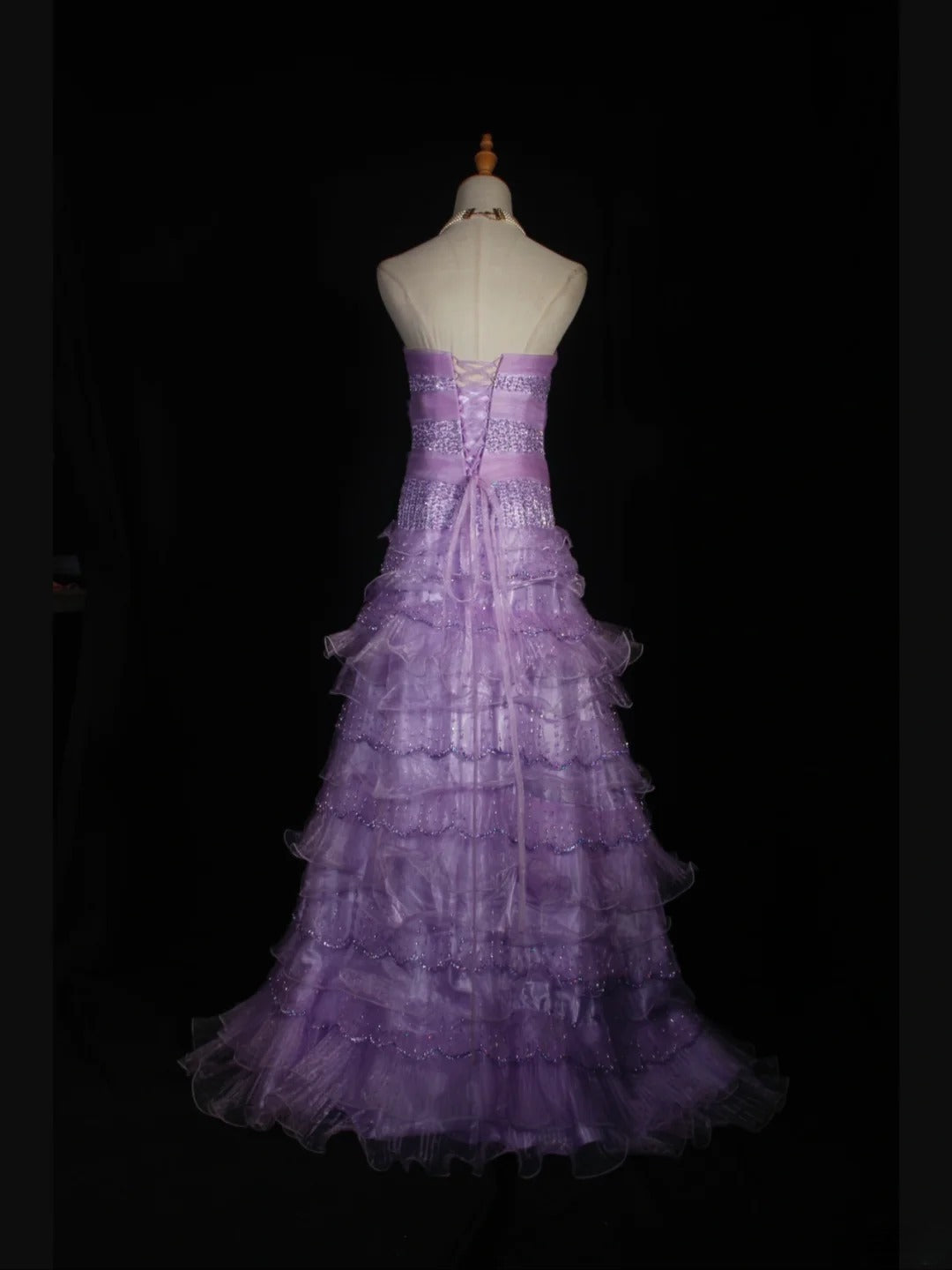 Vintage 70er-Jahre Ballkleid mit Herzausschnitt, lilafarbenem, perlenbesetztem Oberteil, plissiertem Rock, langem Schnitt, perfektes Outfit für den 21. Geburtstag, Modell AS310