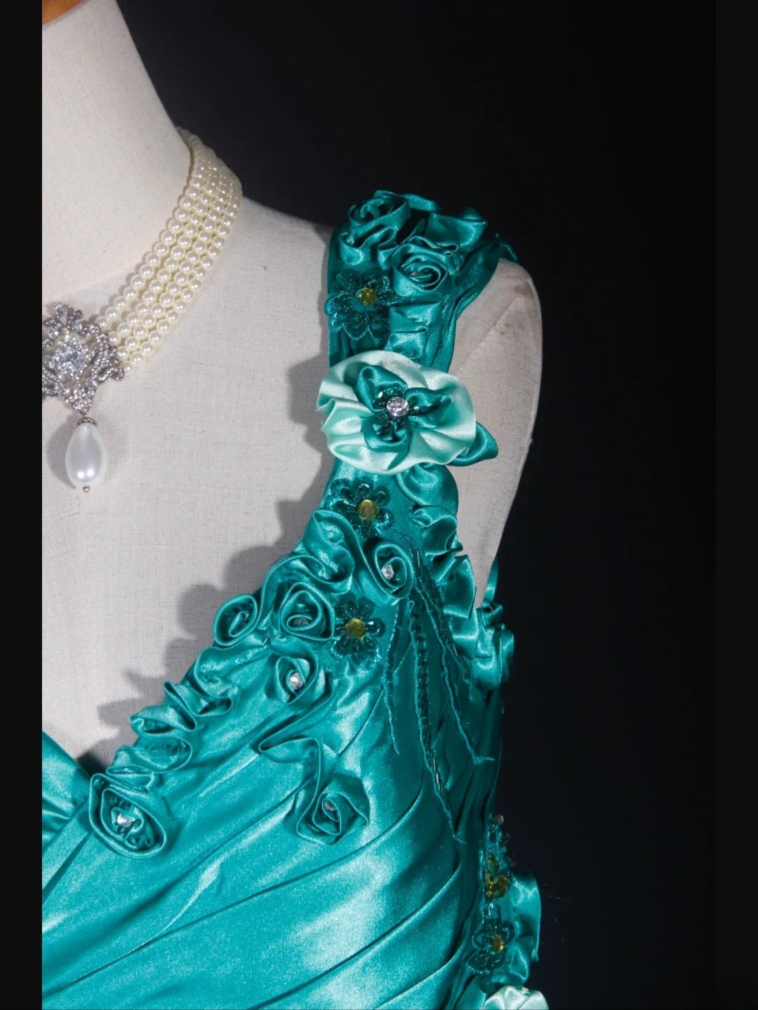 Robe de bal longue vintage sirène années 90, bretelles spaghetti, satin bleu à fleurs et perles, inspiration pour une tenue de 20e anniversaire, robe de soirée AS312