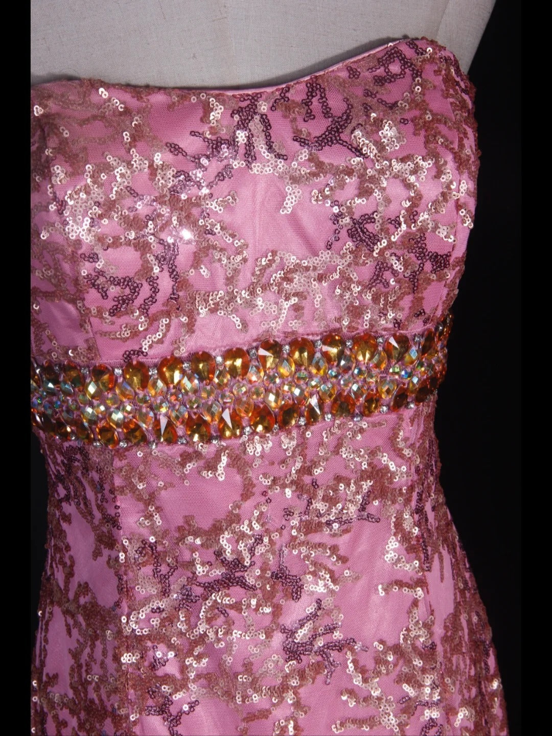 Vintage Meerjungfrauen-Abendkleid im 80er-Jahre-Stil, trägerlos, pinkfarben mit Pailletten und goldenen Perlen, Inspiration für das Outfit zum 20. Geburtstag, formelles Abendkleid AS317