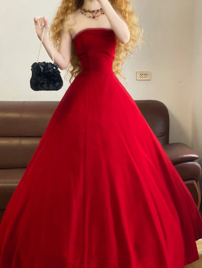 Prom Dress Elegant Ball Gown Strapless Red Formal Evening Gown for Graduation Party RB9368