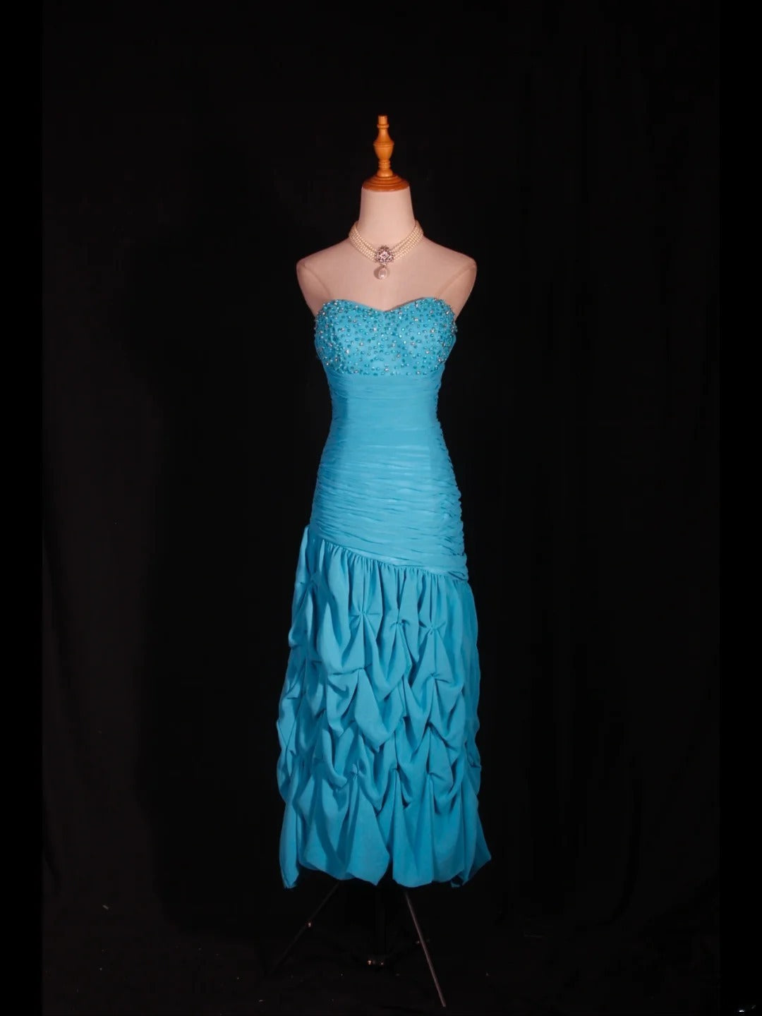 Retro-Etui-Kleid im 80er-Jahre-Stil aus blauem Chiffon mit Perlen und Lagenlook – Inspiration für den 22. Geburtstag – Abendkleid AS319