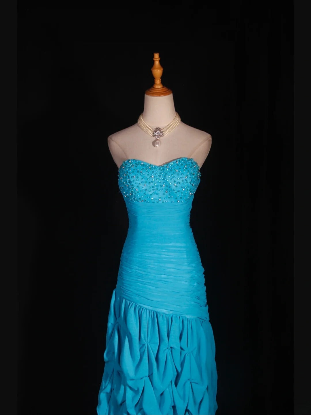 Retro-Etui-Kleid im 80er-Jahre-Stil aus blauem Chiffon mit Perlen und Lagenlook – Inspiration für den 22. Geburtstag – Abendkleid AS319