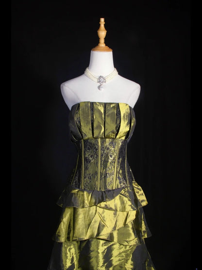 Vintage-Ballkleid, trägerlos, olivgrün, Taft, 1970er Jahre, mit Rüschen und Perlenbesatz am Oberteil, langes Abendkleid, Inspiration für den 18. Geburtstag, formelles Kleid AS324