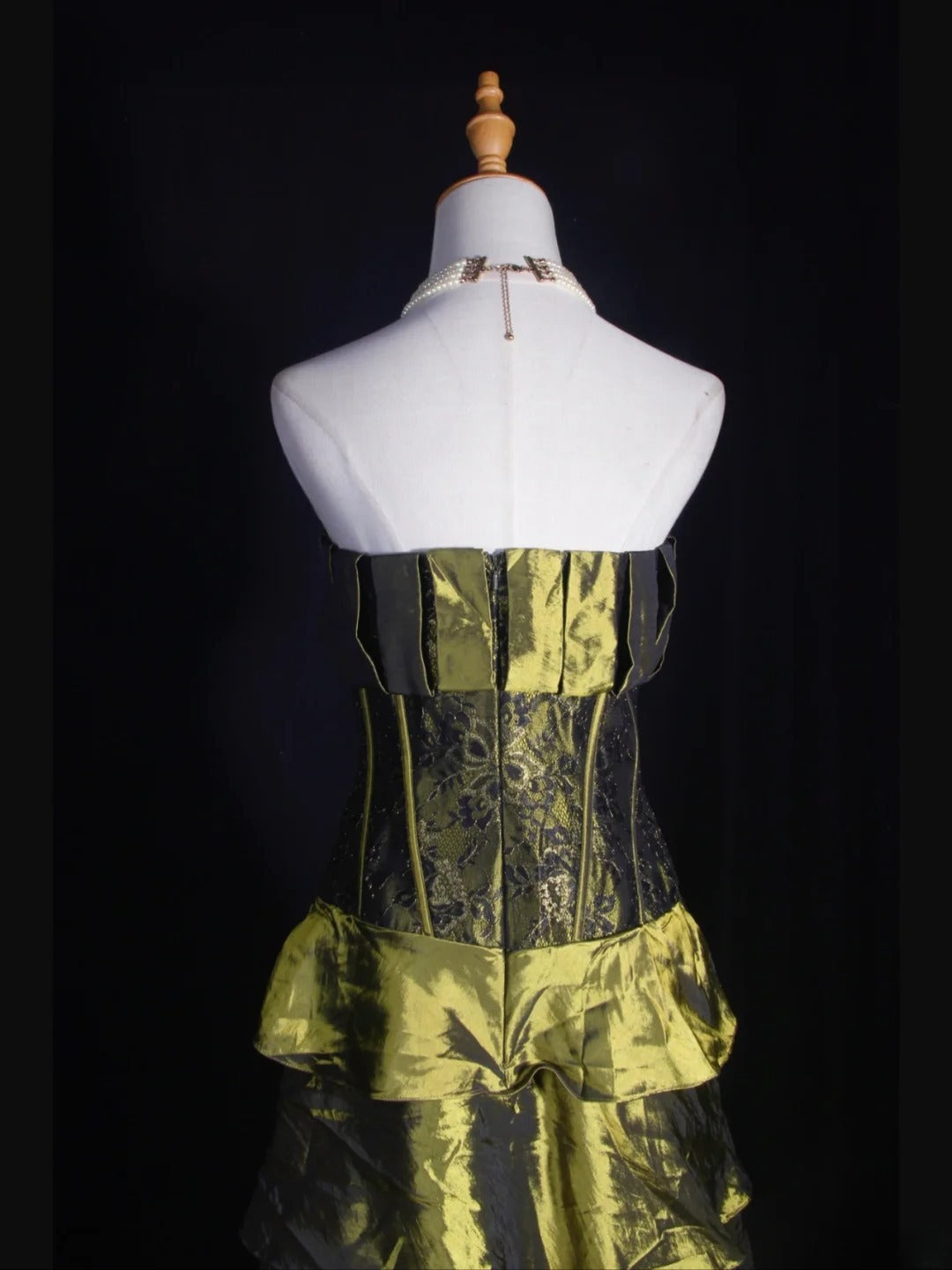 Vintage-Ballkleid, trägerlos, olivgrün, Taft, 1970er Jahre, mit Rüschen und Perlenbesatz am Oberteil, langes Abendkleid, Inspiration für den 18. Geburtstag, formelles Kleid AS324