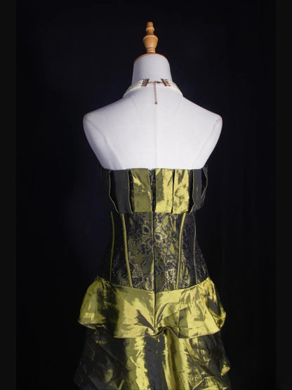 Vintage-Ballkleid, trägerlos, olivgrün, Taft, 1970er Jahre, mit Rüschen und Perlenbesatz am Oberteil, langes Abendkleid, Inspiration für den 18. Geburtstag, formelles Kleid AS324