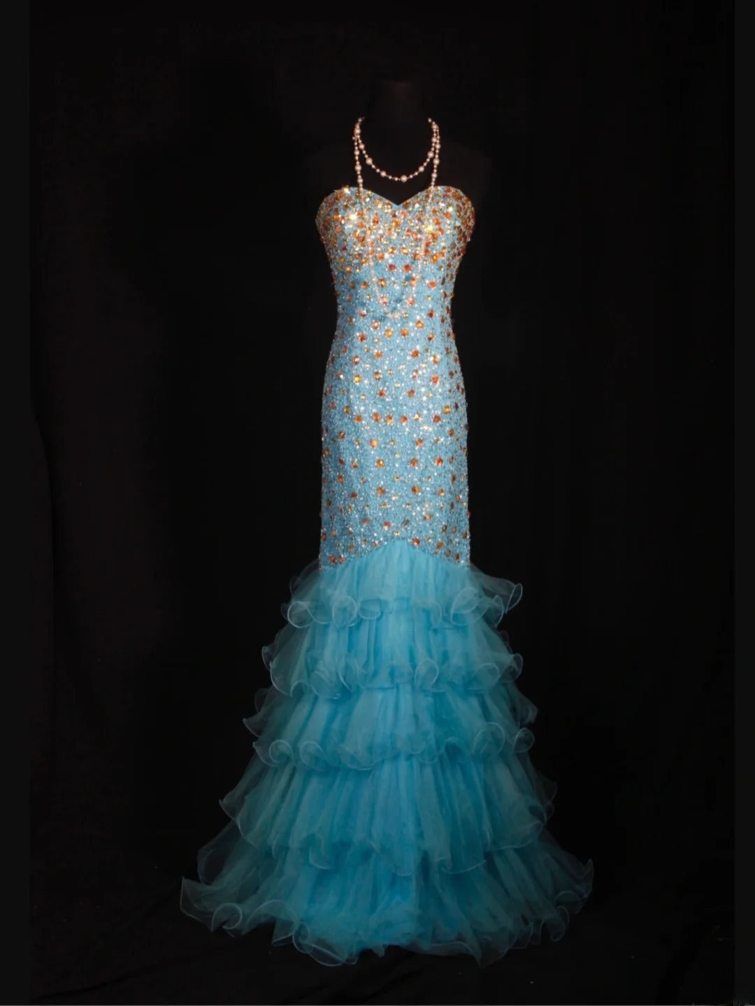 Vintage Meerjungfrauen-Abendkleid im 80er-Jahre-Stil mit blauen Perlen und goldenen Pailletten – Inspiration für das Outfit zum 20. Geburtstag – Abendkleid AS325