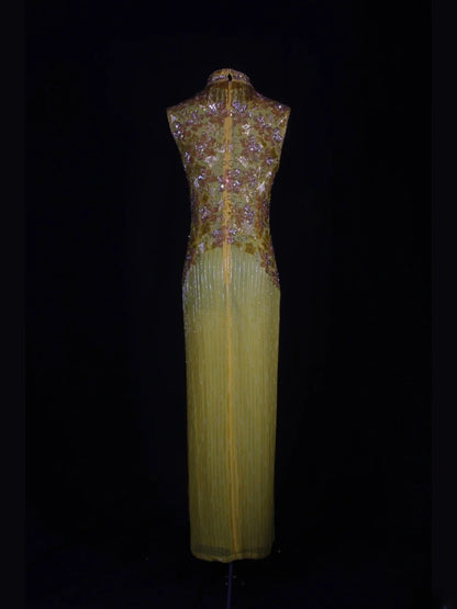 Retro-Kleid im 60er-Jahre-Stil: Gelbes Chiffon-Etui-Kleid mit hohem Kragen und Schmucksteinen – Inspiration für den 22. Geburtstag – Abendkleid AS330