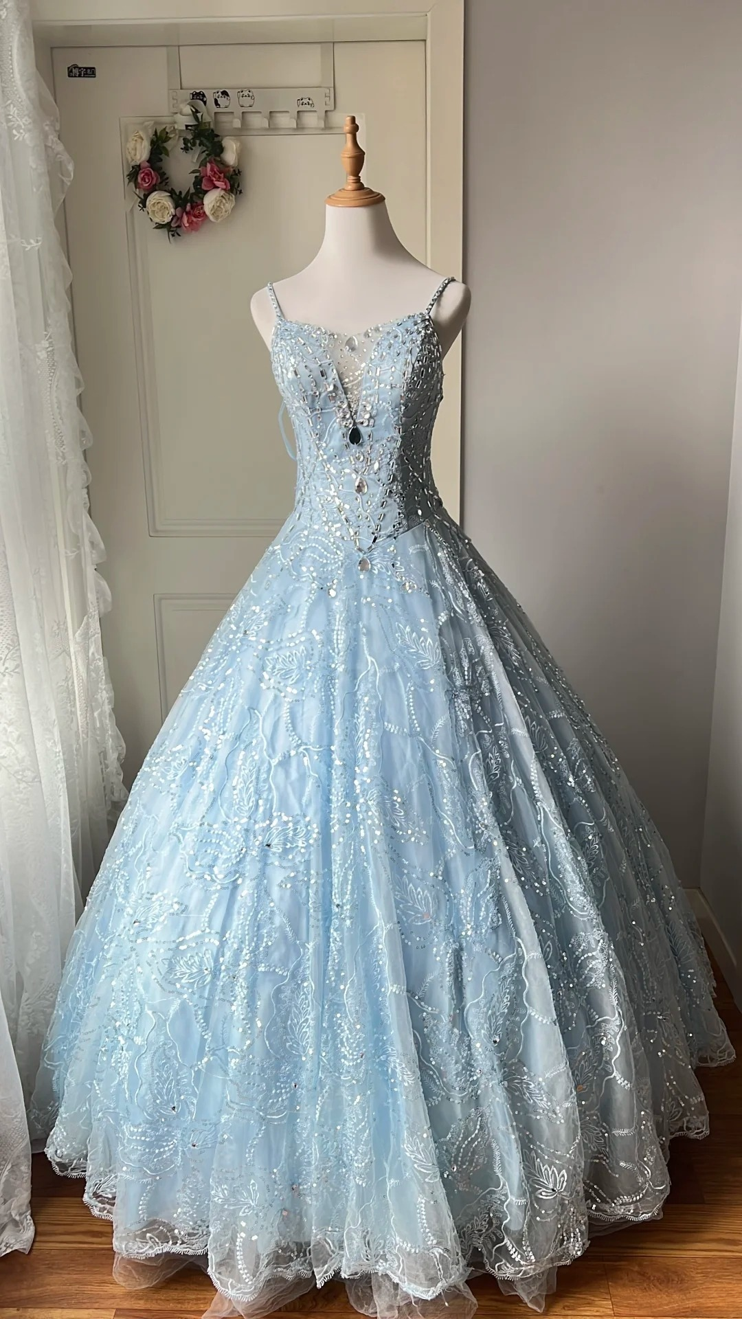 Pretty Sweet 16 Dress Long Spaghetti Straps Blue With Beading Ball Gown Sweet Sixteen Party Birthday Dresses RC0659