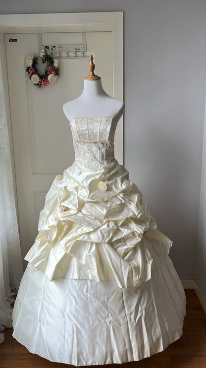 Sweet 15 Quinceanera Dress Ball Gown Strapless Satin With Ruffled Tiered Long 16th Birthday Outfits RC0660