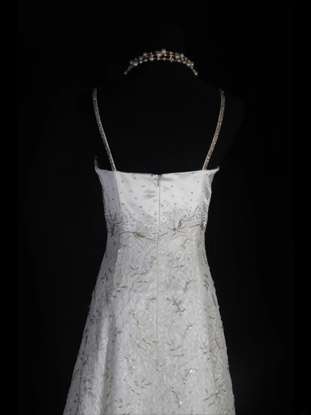 Brautkleider im Retro-Stil der 1950er Jahre: A-Linie, Spaghettiträger, silberne Perlen, Spitze, auch in kleinen Größen erhältlich, für standesamtliche Trauungen und Strandhochzeiten (Modell AS335).