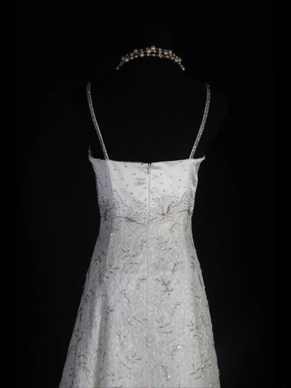 Brautkleider im Retro-Stil der 1950er Jahre: A-Linie, Spaghettiträger, silberne Perlen, Spitze, auch in kleinen Größen erhältlich, für standesamtliche Trauungen und Strandhochzeiten (Modell AS335).