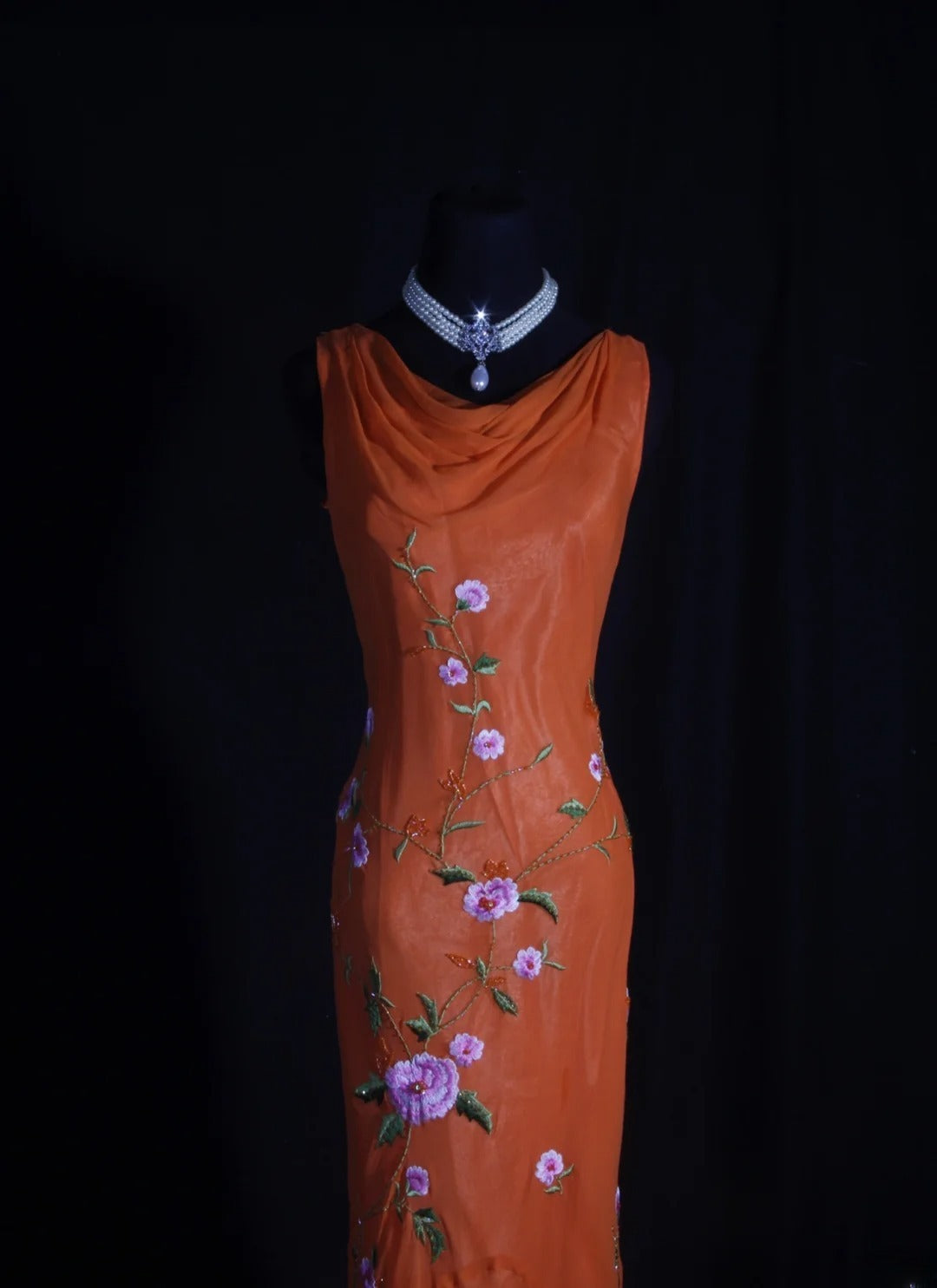 Retro-Meerjungfrauenkleid im 60er-Jahre-Stil aus orangefarbenem Chiffon mit Stickereien und Perlen – Inspiration für den 22. Geburtstag – Abendkleid AS337