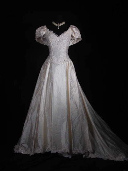 Retro-Brautkleid im Stil der 1950er Jahre: Ballkleid mit V-Ausschnitt, Perlenbesatz, Ärmeln und Spitze, auch in kleinen/großen Größen erhältlich, für standesamtliche Trauungen im Sommer (Modell AS339).