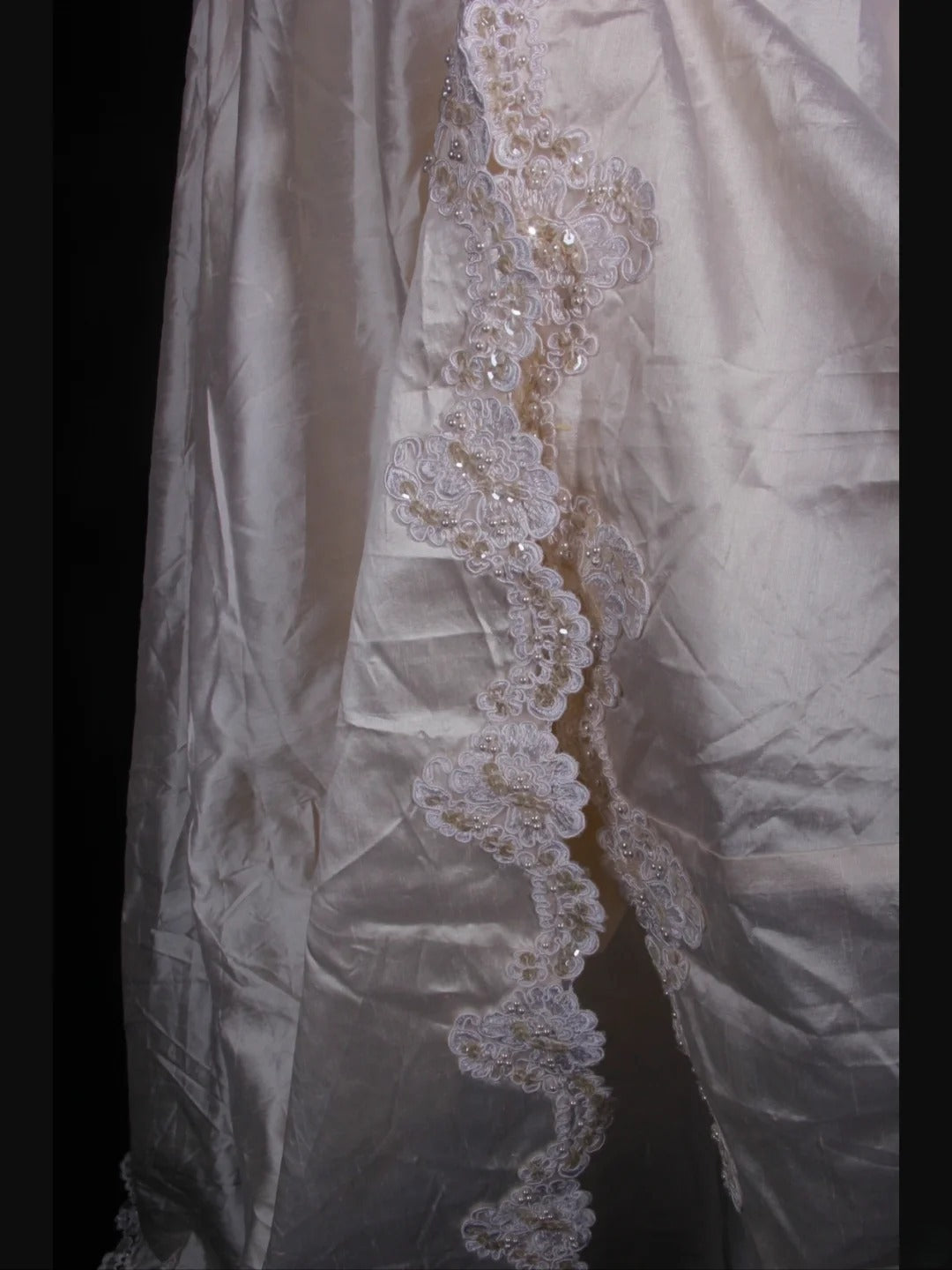 Retro-Brautkleid im Stil der 1950er Jahre: Ballkleid mit V-Ausschnitt, Perlenbesatz, Ärmeln und Spitze, auch in kleinen/großen Größen erhältlich, für standesamtliche Trauungen im Sommer (Modell AS339).