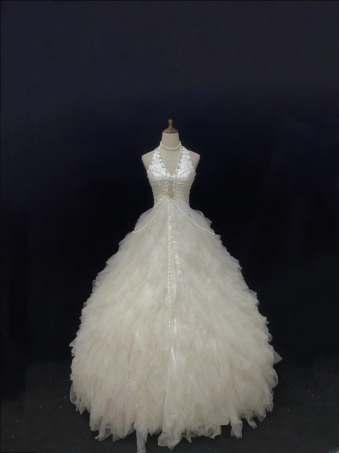 Beautiful Ball Gown Halter Sleeveless Tulle With Beading Long Groom Bride Gown Bridal Dress Modest Wedding Dresses RB7790