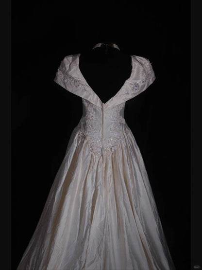 Retro-Brautkleid im Stil der 1950er Jahre: Ballkleid mit V-Ausschnitt, Perlenbesatz, Ärmeln und Spitze, auch in kleinen/großen Größen erhältlich, für standesamtliche Trauungen im Sommer (Modell AS339).