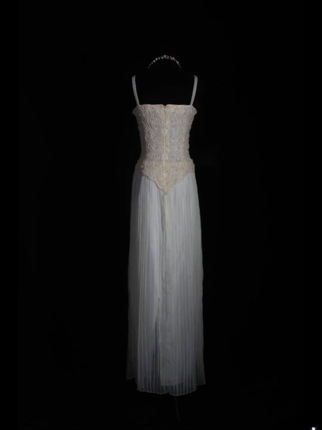 Robe de bal rétro années 60, coupe trapèze, bretelles spaghetti, mousseline blanche ornée de perles, inspiration pour une tenue de 22e anniversaire, robe de soirée AS345