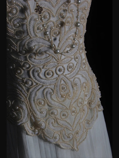 Robe de bal rétro années 60, coupe trapèze, bretelles spaghetti, mousseline blanche ornée de perles, inspiration pour une tenue de 22e anniversaire, robe de soirée AS345