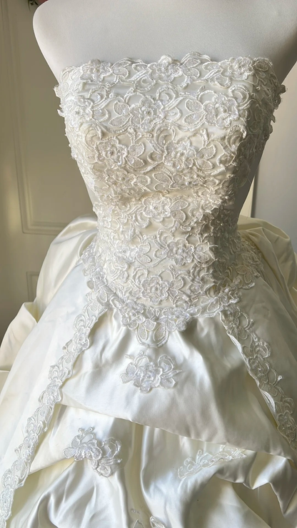 Timeless Wedding Dress Ball Gown Strapless Satin White With Appliques Long Bridal Gown RC0670