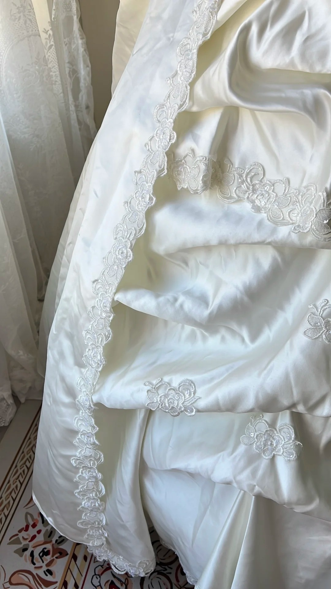 Timeless Wedding Dress Ball Gown Strapless Satin White With Appliques Long Bridal Gown RC0670