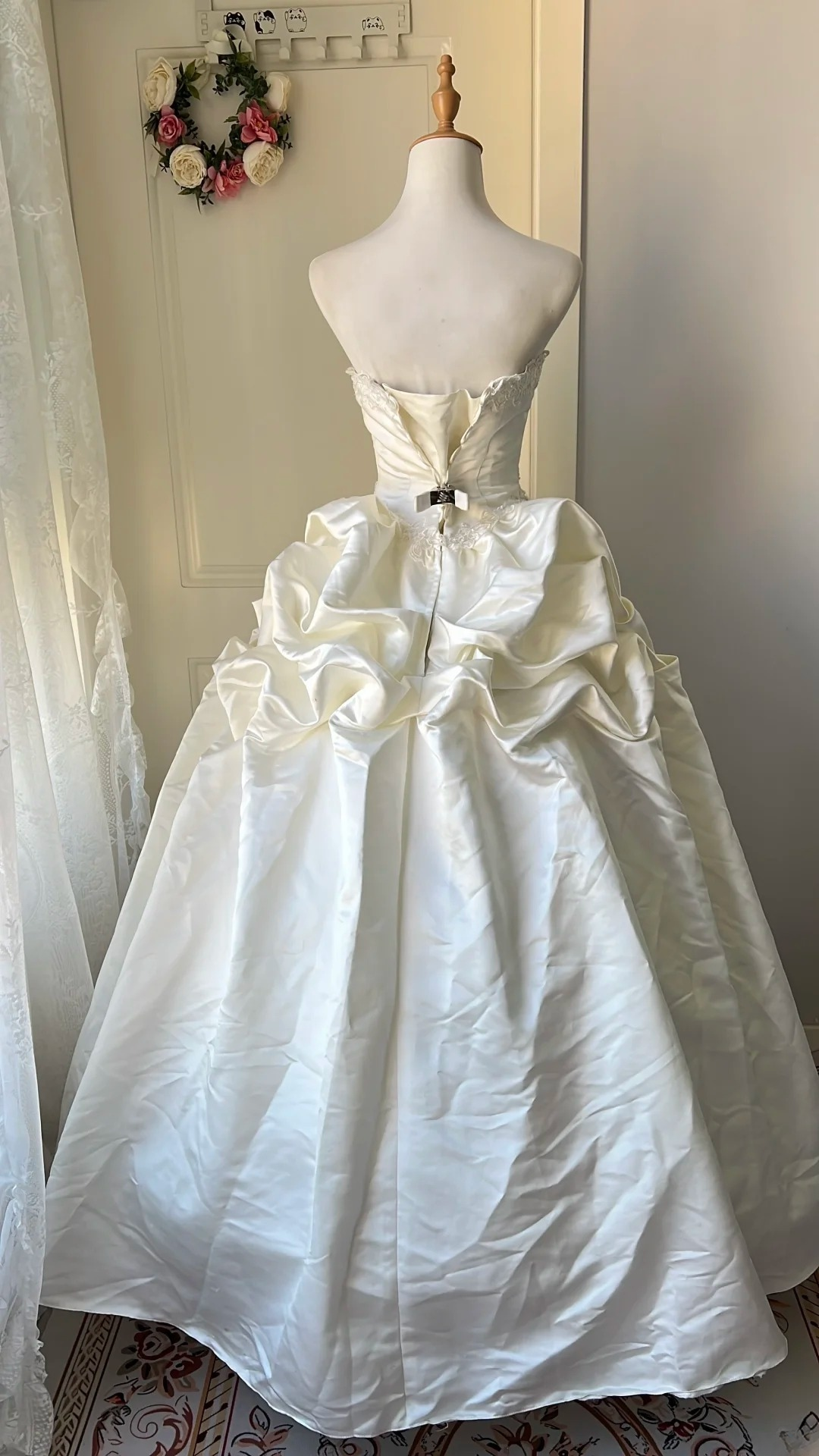 Timeless Wedding Dress Ball Gown Strapless Satin White With Appliques Long Bridal Gown RC0670