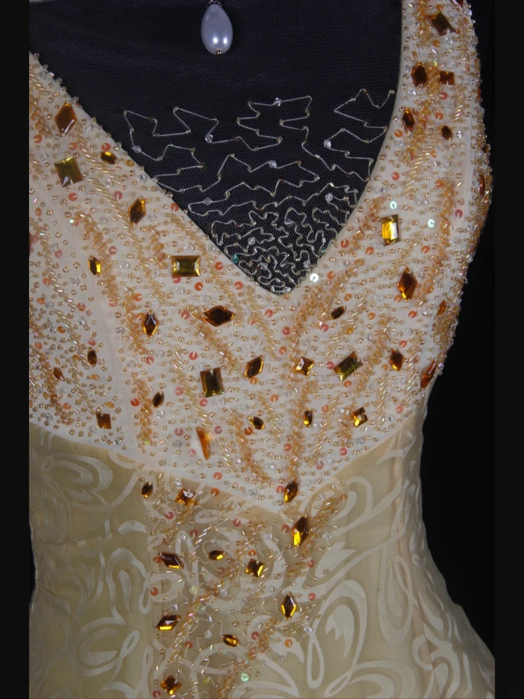 Vintage-Ballkleid im 80er-Jahre-Stil mit V-Ausschnitt, Tüll, Perlen und Spitze, langes, perlenbesetztes Abendkleid, Inspiration für Geburtstagsoutfits, formelle Kleider AS350